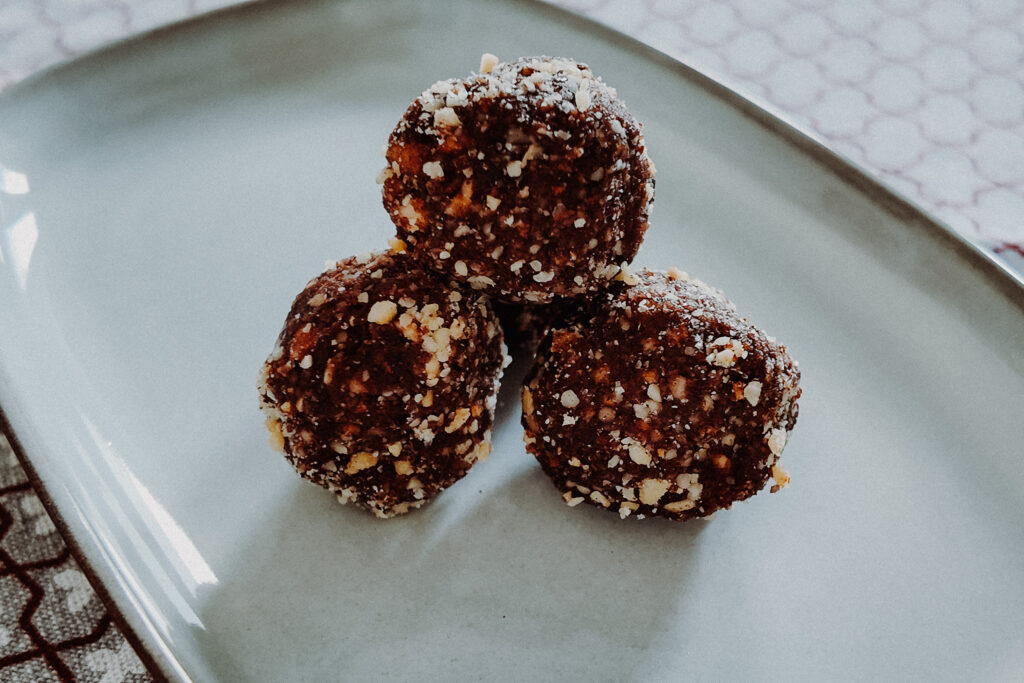 Rezept für leckere vegane No-Bake-Chocolate Balls von Vlygge Living